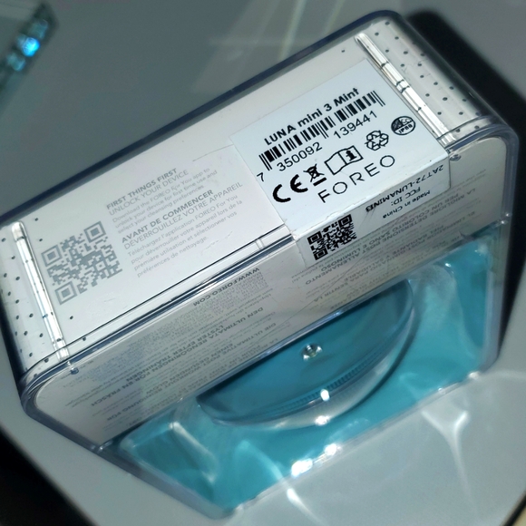 NIB Foreo Luna Mini 3 in Aqua Blue Facial Cleansing Massager - Picture 4 of 7